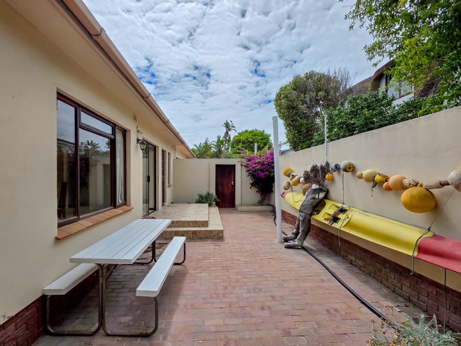 1 Bedroom Property for Sale in Bloubergrant Western Cape